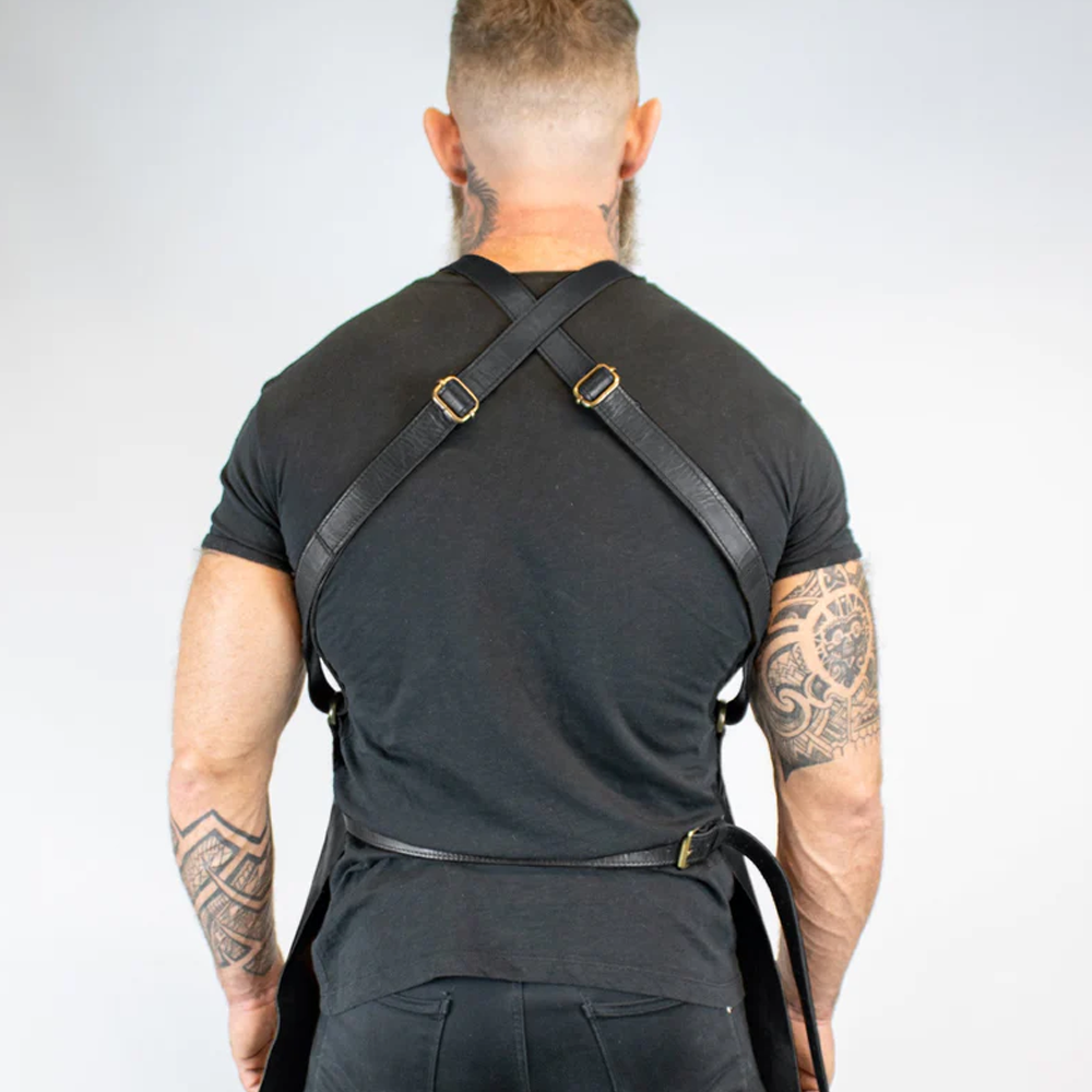 Delantal de espalda cruzada "Onyx-Lite" para hombre | Piel de oveja negra hecha a mano | Delantal de cuero ergonómico de primera calidad | Ropa de grano completo