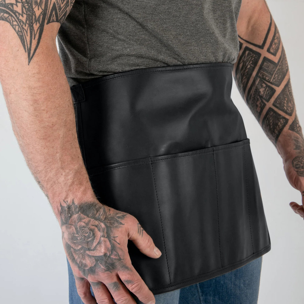 Delantal de media cintura "Shadow-Quad" para hombre | Piel de cordero negra hecha a mano | Delantal de herramientas de cuero de primera calidad con 4 bolsillos | Prenda de cuero de grano completo