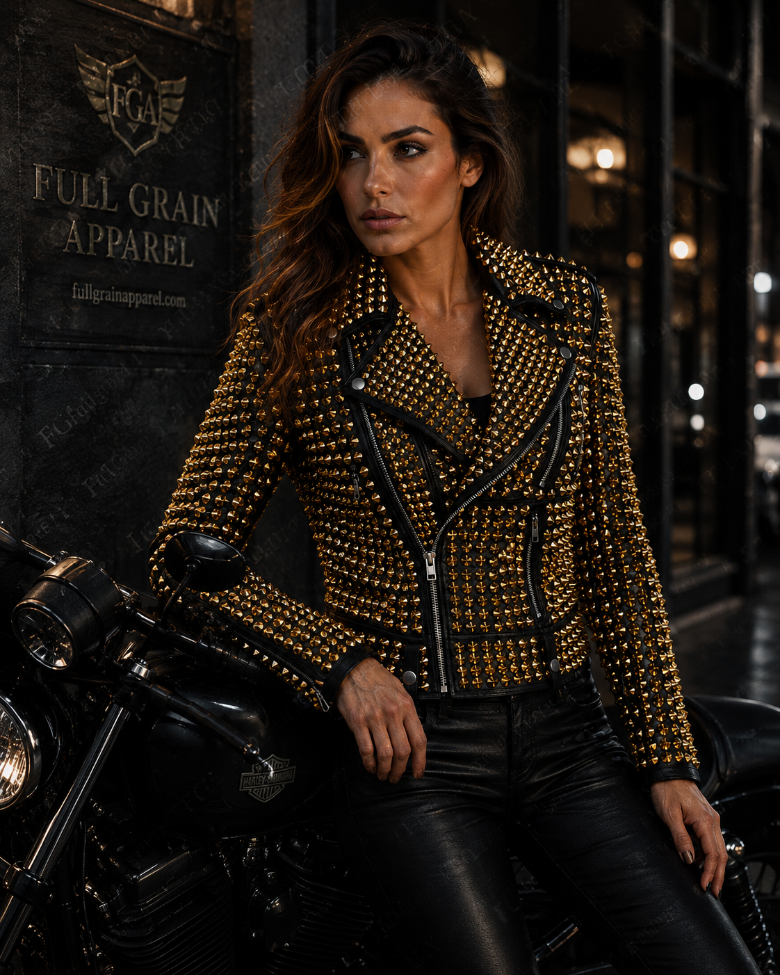 Chaqueta de motociclista de cuero tachonada dorada para mujer | Estilo punk | Prenda de grano completo