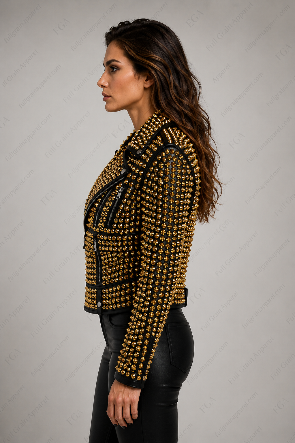 Chaqueta de motociclista de cuero tachonada dorada para mujer | Estilo punk | Prenda de grano completo
