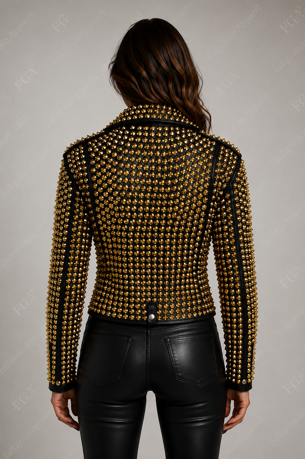 Chaqueta de motociclista de cuero tachonada dorada para mujer | Estilo punk | Prenda de grano completo