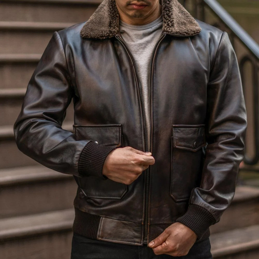 Chaqueta de aviador G-1 de piel de cordero "Maverick de primera clase" para hombre | Bomber icónico de piel de cordero marrón con cuello de borrego | Prenda de cuero de plena flor