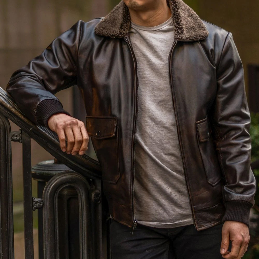 Chaqueta de aviador G-1 de piel de cordero "Maverick de primera clase" para hombre | Bomber icónico de piel de cordero marrón con cuello de borrego | Prenda de cuero de plena flor