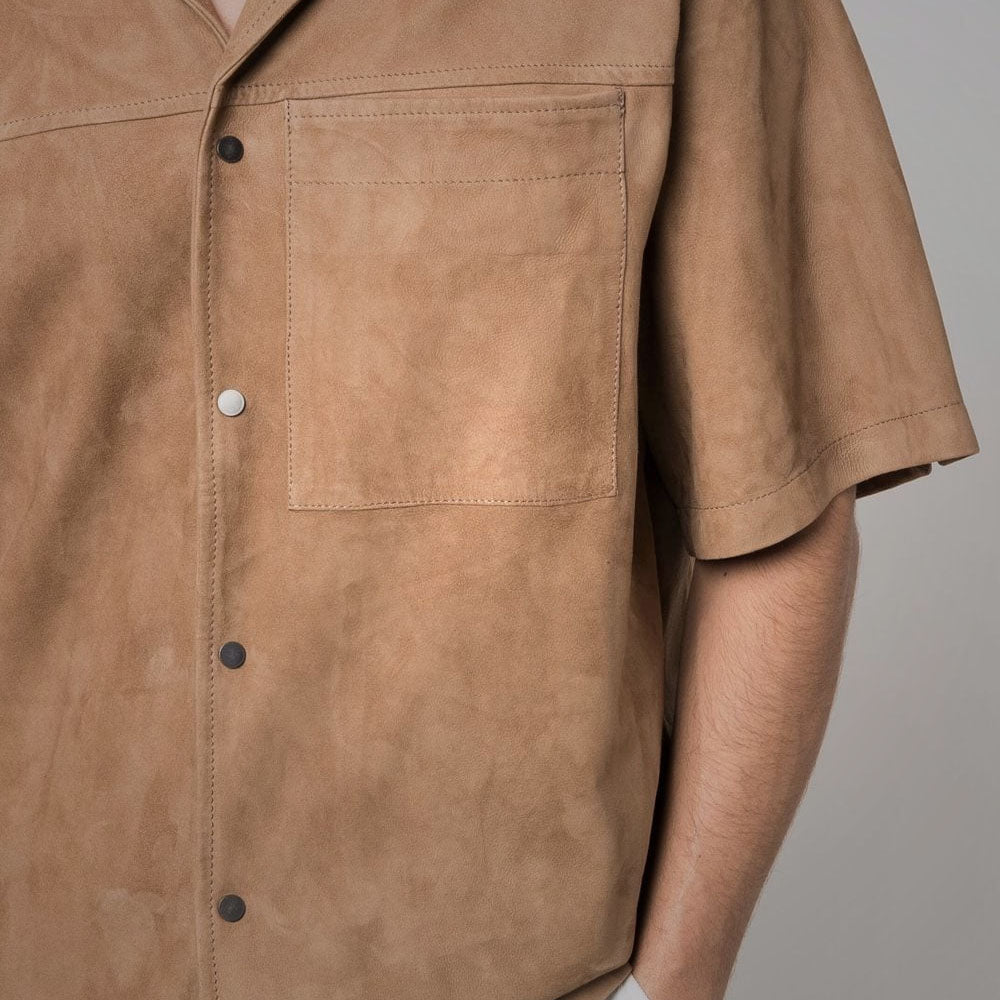 Camisa de ante "Sahara Sands" para hombre | Ante de piel de cabra marrón de primera calidad | Top de moda de manga media de cuero auténtico | Prenda de plena flor