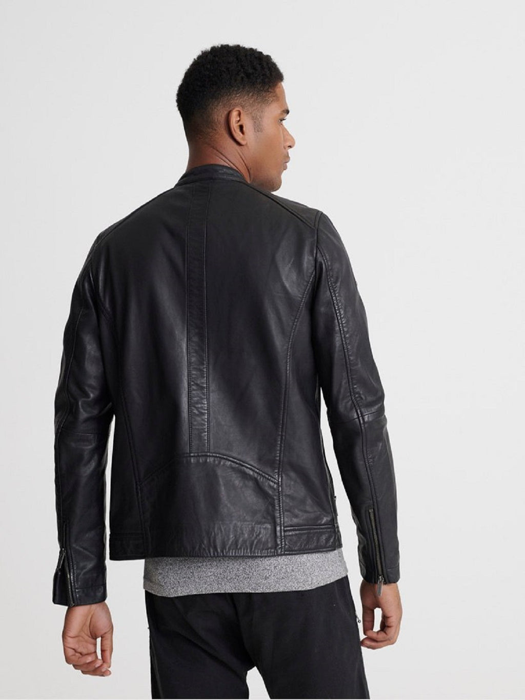 Chaqueta de cuero negra exclusiva para hombre | Estilo motero con cuello tipo mao | Prenda de piel de plena flor