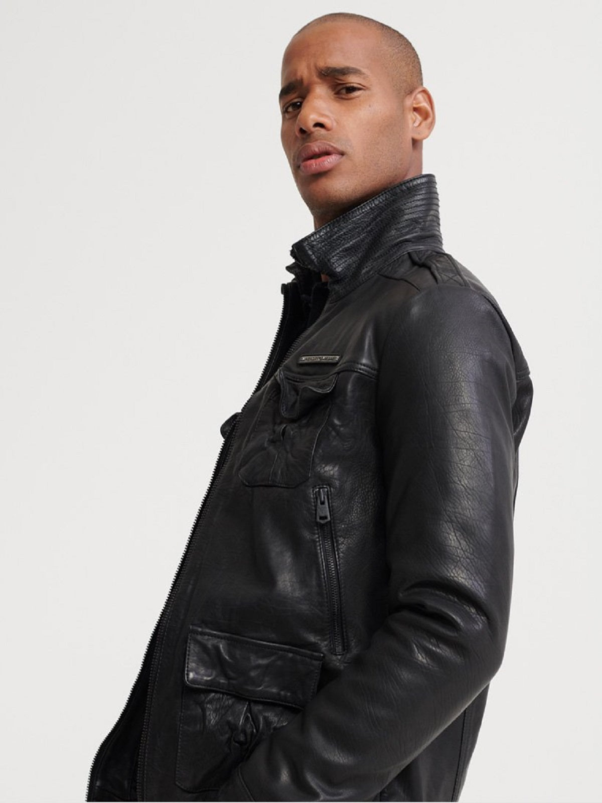 Chaqueta de cuero negra exclusiva para hombre | Cuello alto de cuero puro estilo moto | Prenda de piel de grano completo